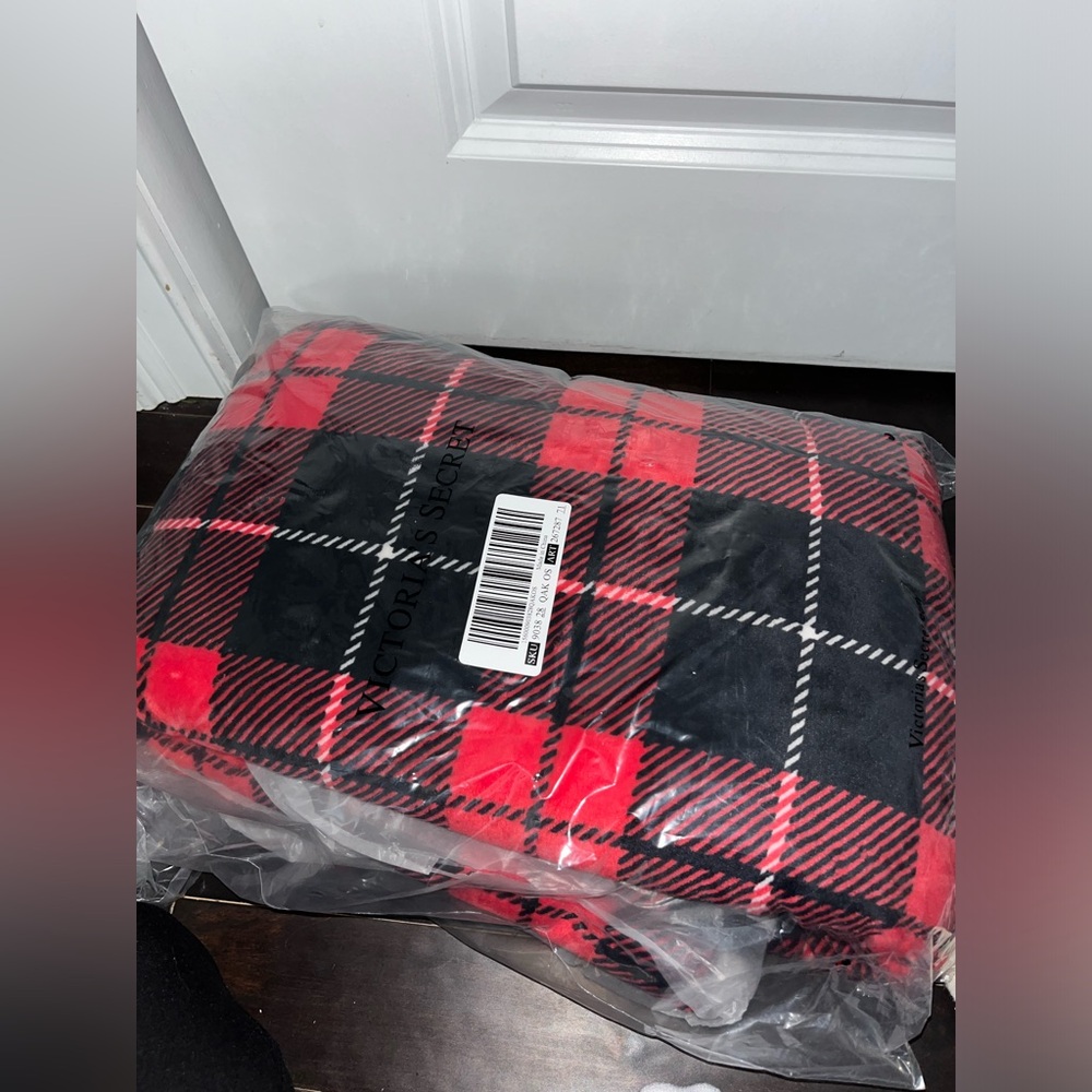 Victoria secret throw blanket